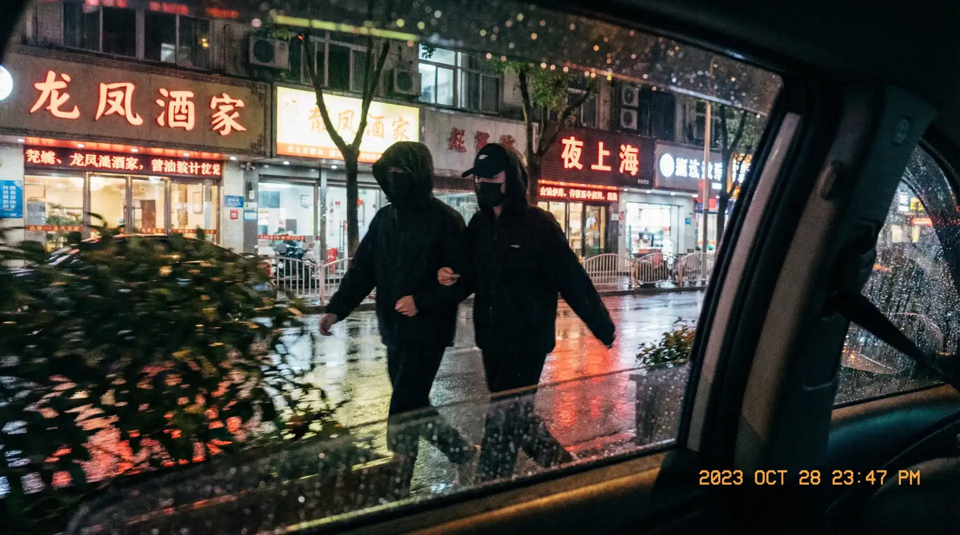 BETWAY体育平台 - 顶流明星深夜密会现场抓拍照片
